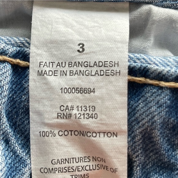 Mom jeans with rip on back thigh - Picture 4 of 5